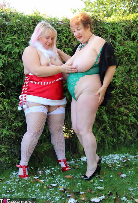 TAC Amateurs invite you to explore a xxx photos with Kinky Carol in lesbian love porn